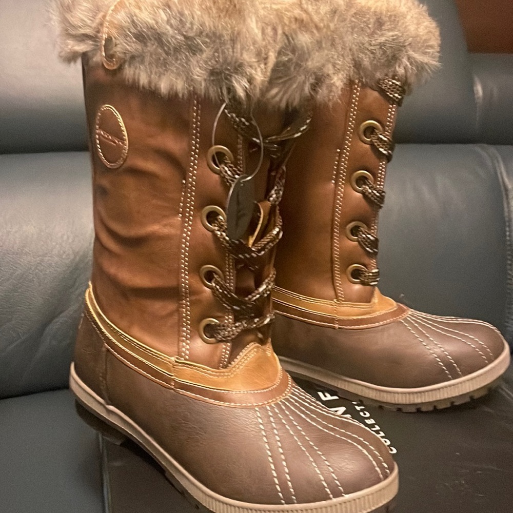 New London Fog Melton Cognac Women’s Size 10 water Resistant Boot